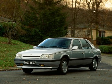 35 lat Renault 25